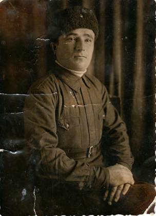 Изображение выглядит как одежда, Человеческое лицо, портрет, человекКонтент, сгенерированный ИИ, может содержать ошибки.